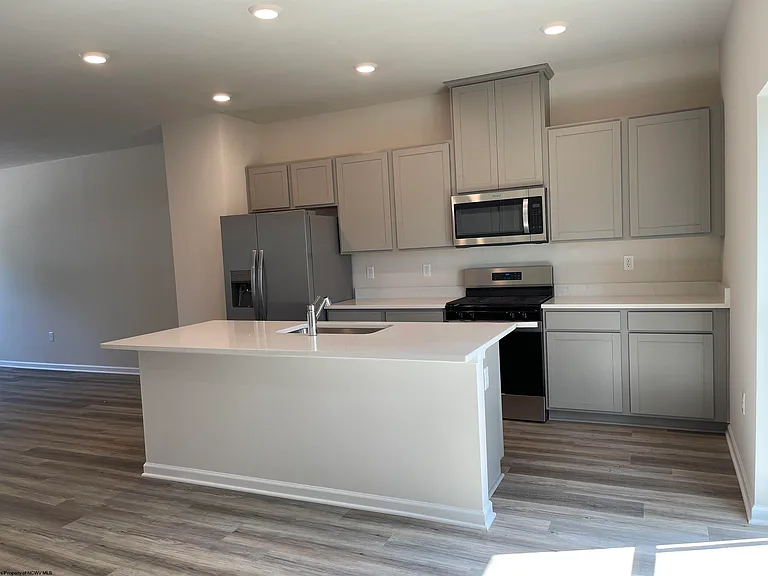 747 Hardman Dr — Photo 10