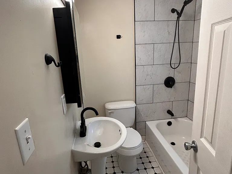 6-3316 N Robinson Ave #6 — Photo 8