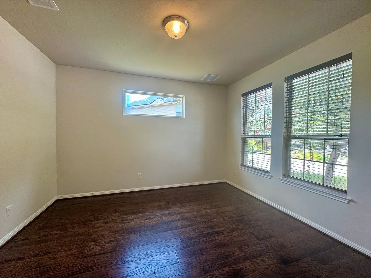 4 bed, 3.5 bath, 3200 sqft, $3,095 — Photo 4