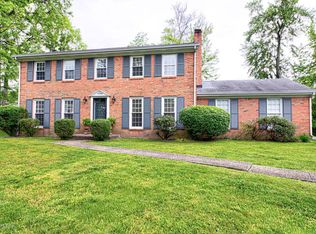 10500 Larkhall Ct, Louisville, KY 40223