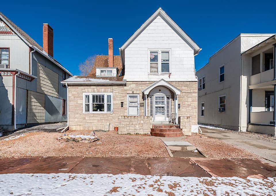 1st image of 425 W 12th St