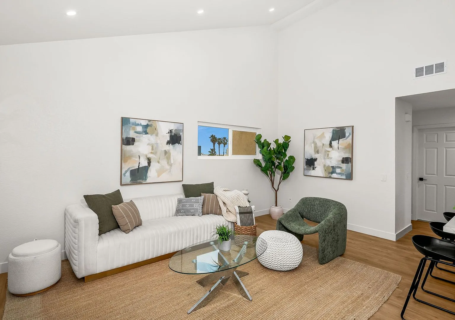 Top-Floor Coastal Retreat Fully Remodeled, Steps from the Sand — Photo 4