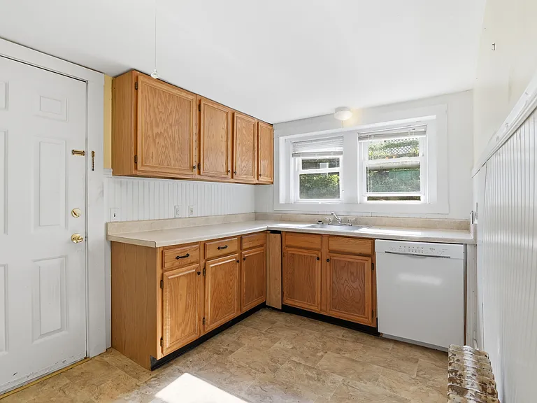 163 Standish Rd #B — Photo 10