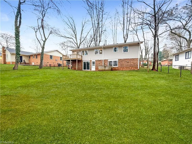 310 Foxcroft Dr — Photo 3