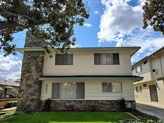 421 North Monterey Street — Photo 3