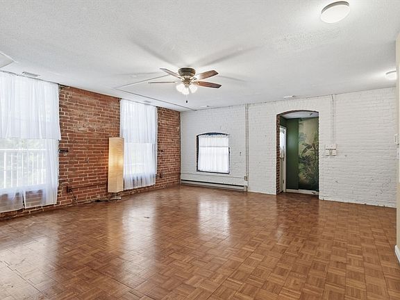 5th image of 124 College St APT 2