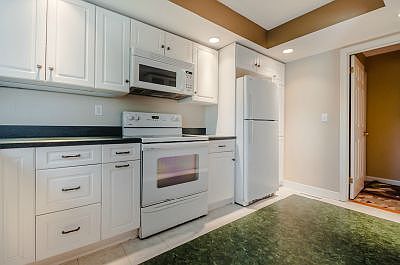 4th image of 28 Crossroads Ln