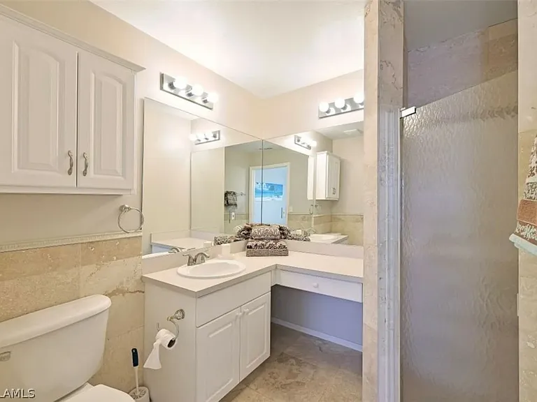 4022 SW 12th Pl — Photo 9