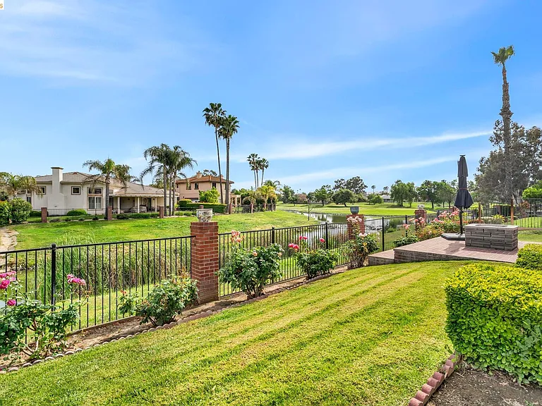 5640 Edgeview Dr — Photo 48