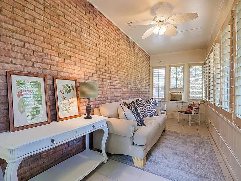 1009 Williamsburg Dr — Photo 30