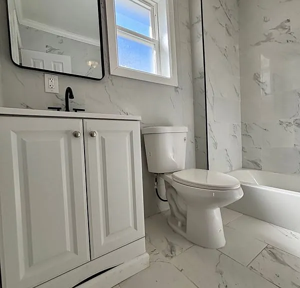 837 Penfield St — Photo 6
