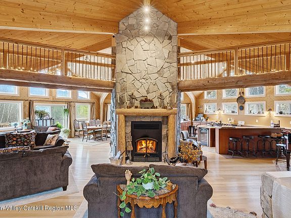 3rd image of 100 Wilderness Dr Exd