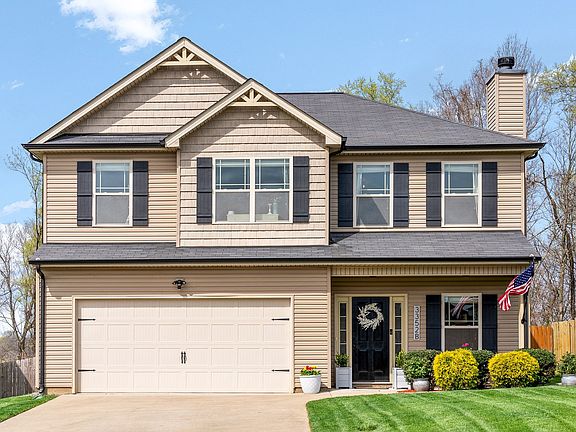 2nd image of 3352 1/2 N Henderson Way