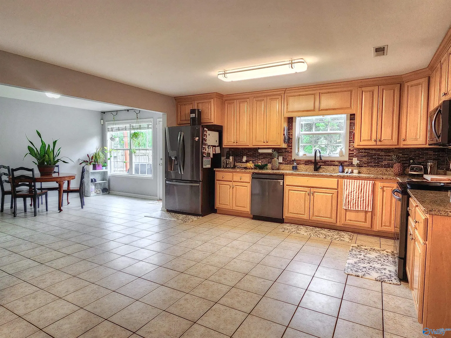 5 bed, 4.0 bath, 4004 sqft, $2,550 — Photo 4