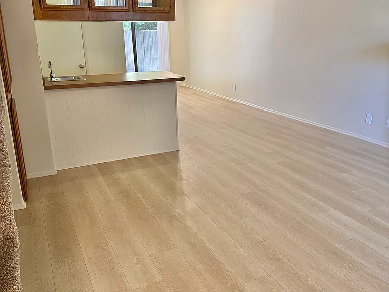 1360 Oxford Ave #5 — Photo 7