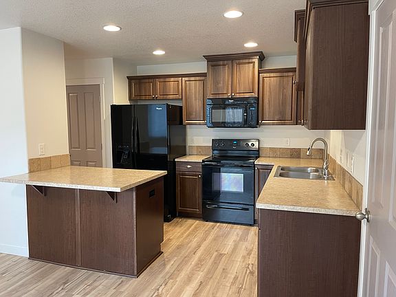 Kitchen, room for stools on the island