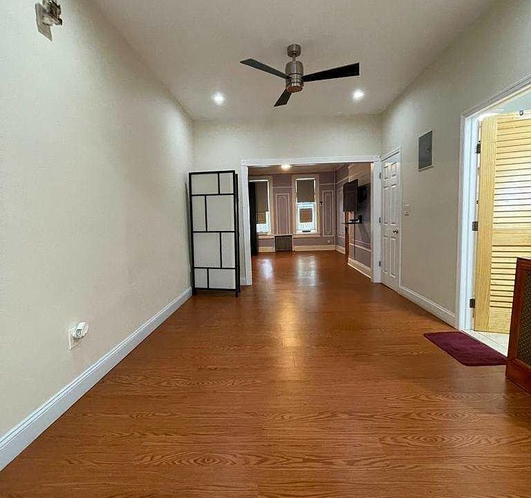 1st image of 440 36th St Floor 1