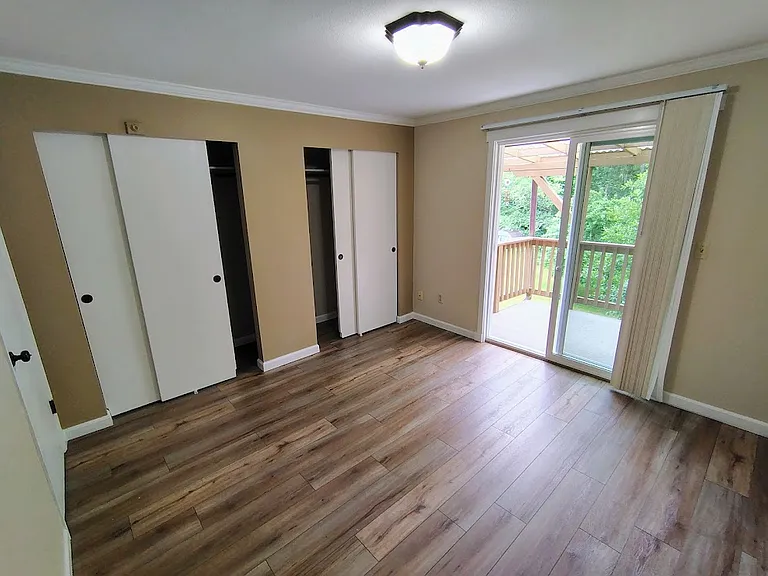 601 Sutton Ln — Photo 12
