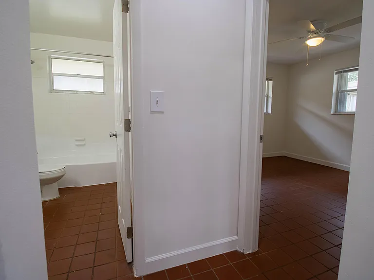 400 SW 8th Ave #8 — Photo 6
