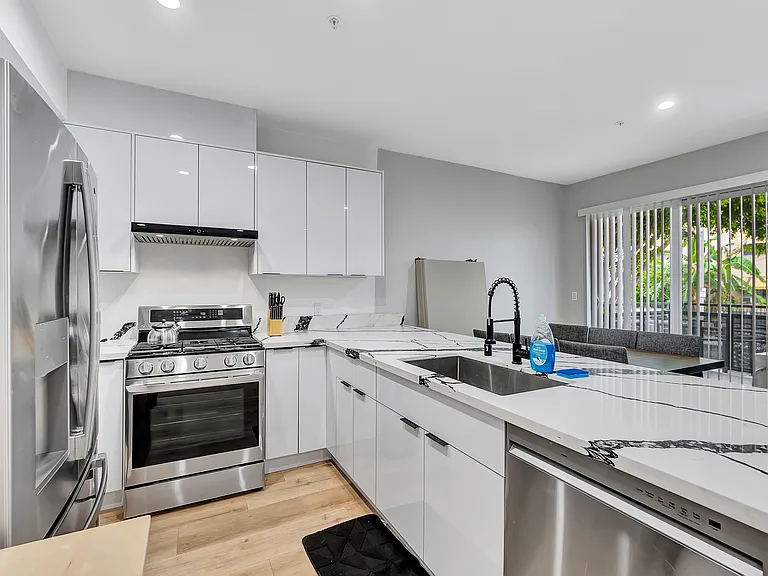 416 N La Fayette Park Pl (Housing near Ktown) — Photo 3