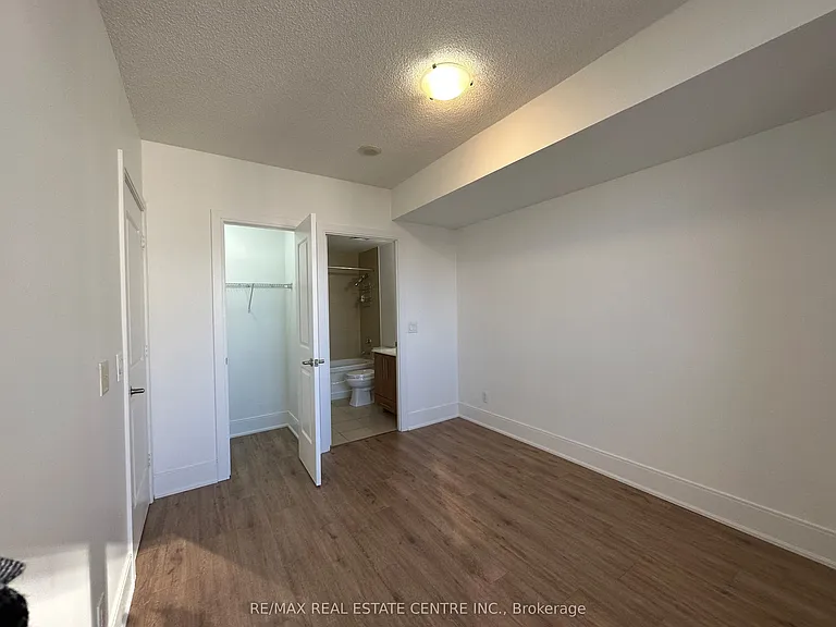 330 Burnhamthorpe Rd W #2208 — Photo 11