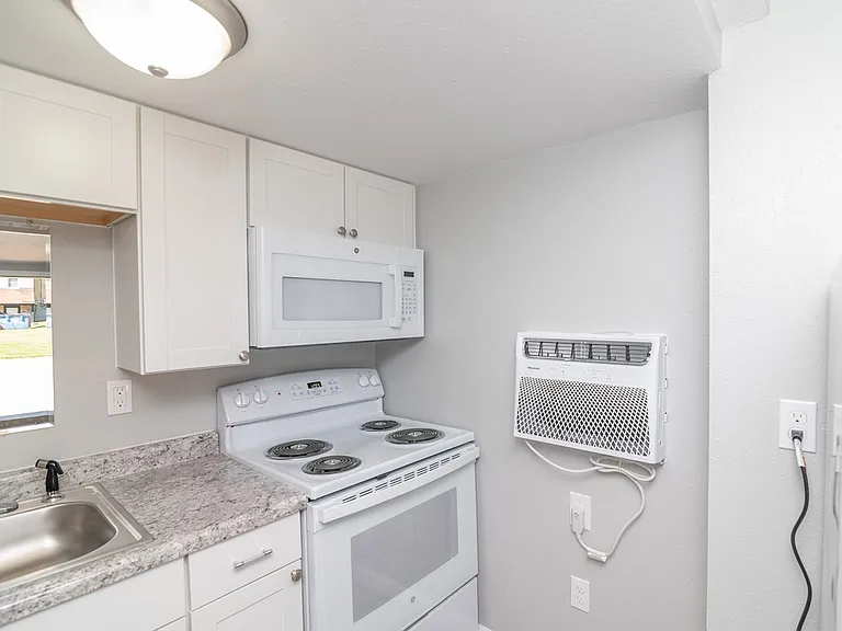 1518 E McCarty St #18 — Photo 6