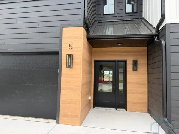 5 E Duke St, Vermillion, SD 57069