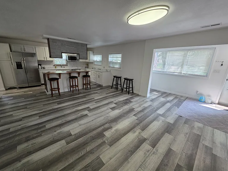 207 Taylor Rd — Photo 2