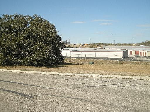 2nd image of 622 Meadow Arbor Ln