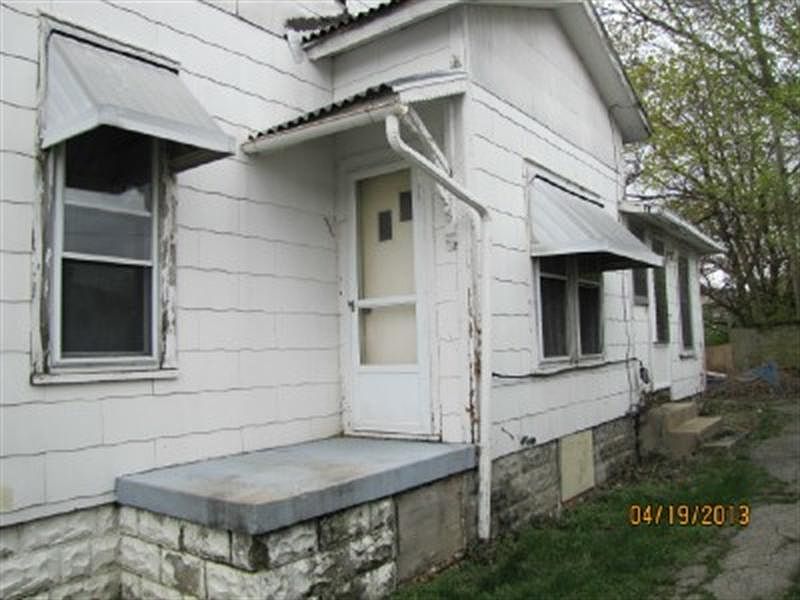 2nd image of 711 E Market St Lot 4
