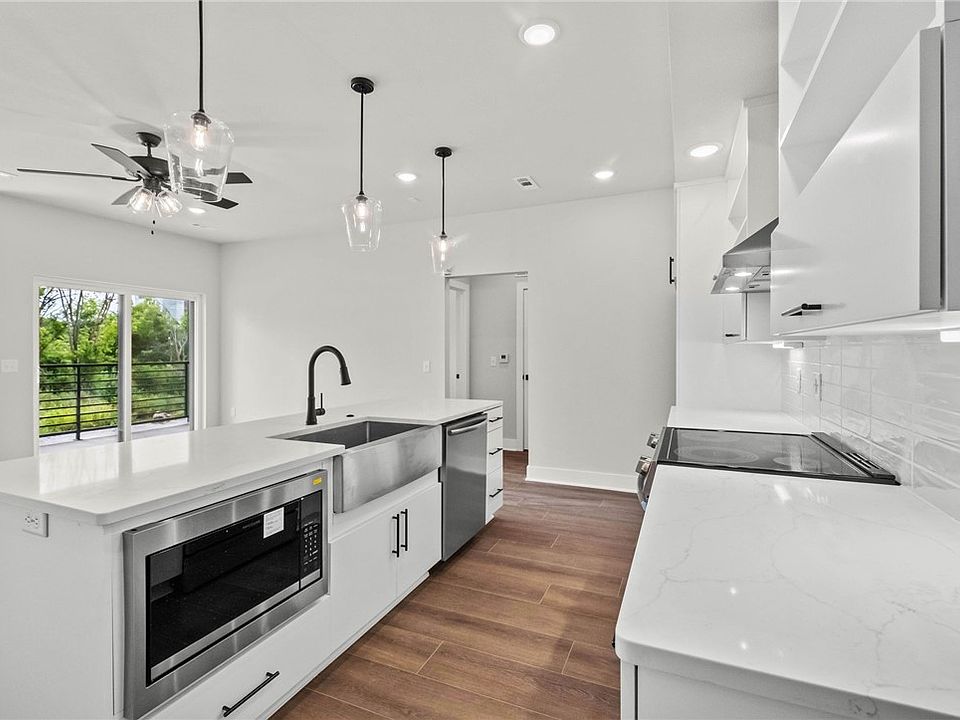 1st image of 3319 SE Mp Pkwy #207