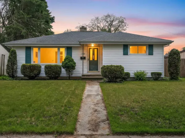 1727 30th St, Two Rivers, WI 54241