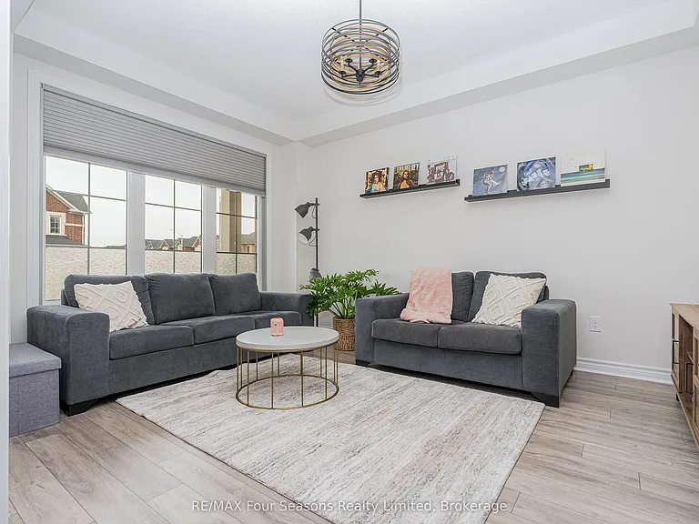 40 Kirby Ave — Photo 4