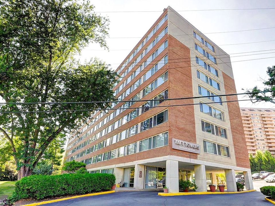 1st image of 1210 N Taft St APT 305