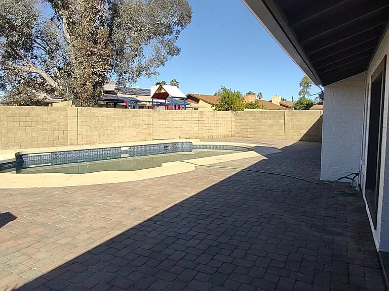 240 E Muriel Dr — Photo 24