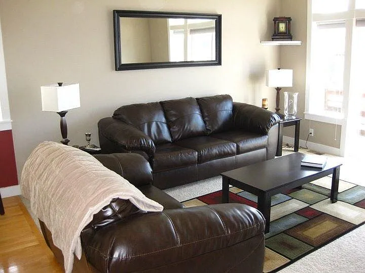 Family Room (old photo prior to new flooring)