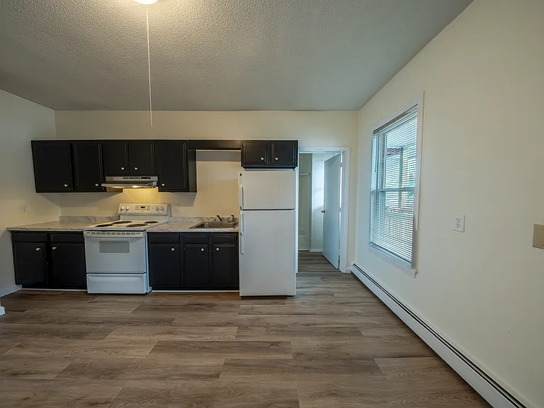 395 Lake Ave — Photo 2