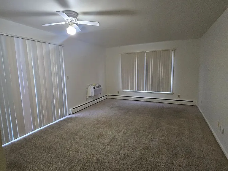 Mulford Park Apartments — Photo 23