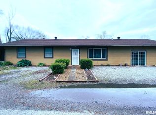 305 W Church St, Christopher, IL 62822