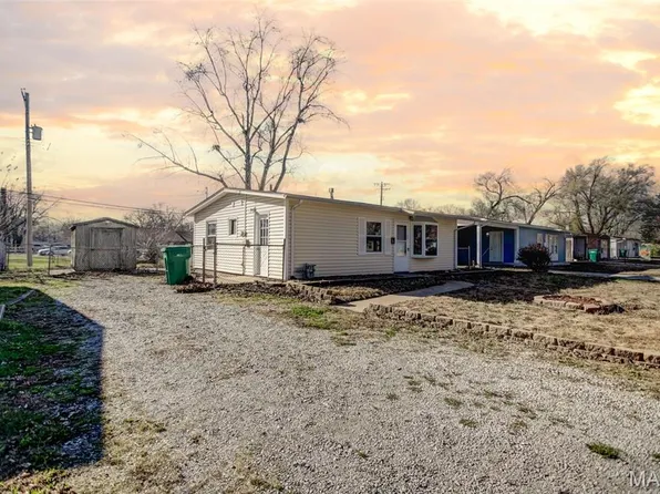 1124 Saint Michael Dr, Cahokia, IL 62206