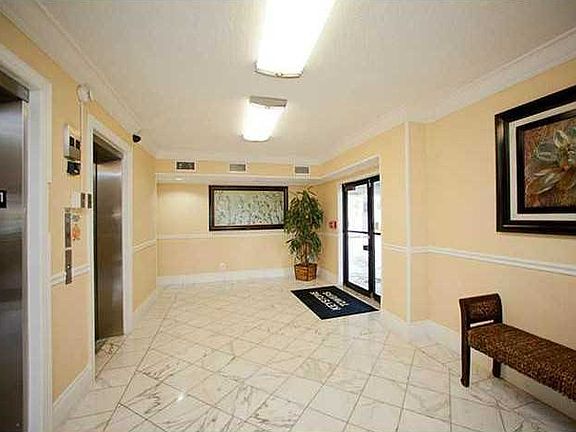 3rd image of 2020 NE 135th St APT 305