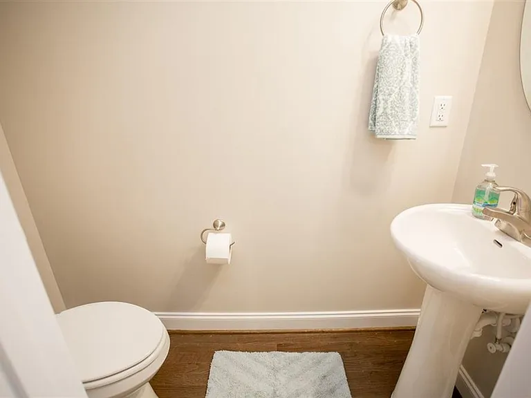 1073 Bluemoon Dr — Photo 6
