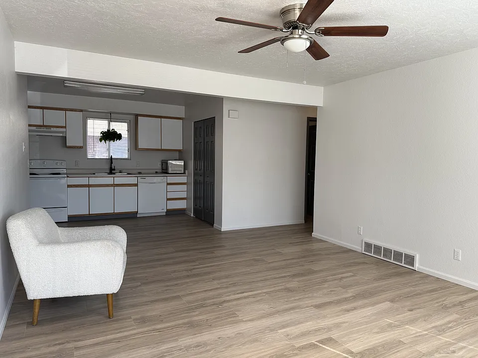Pearl Suites 2004 - 1B