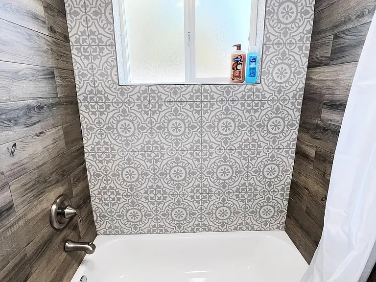 Full Bathroom with Bathtub