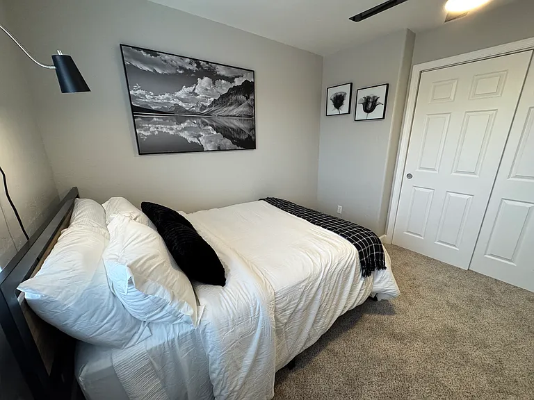 3732 N Taylor Dr — Photo 68