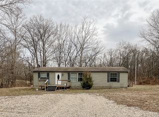 14067 E 250th Ave, Flat Rock, IL 62427