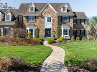 2 Hillas Ln, Chester, NJ 07930