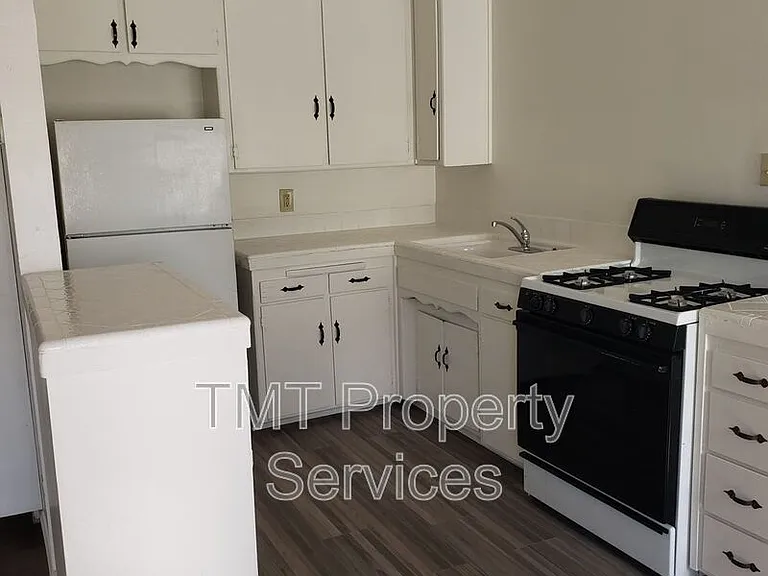 2743 2nd Ave #6 — Photo 4