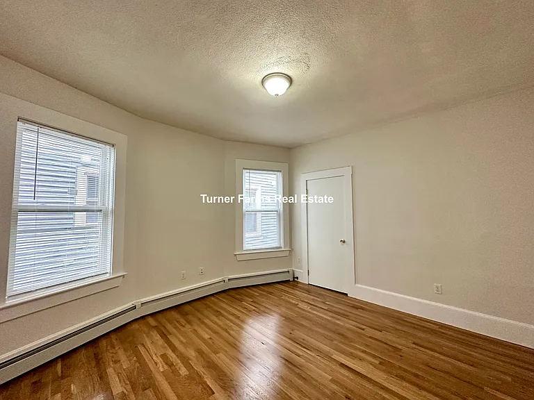 11 Elder St — Photo 3