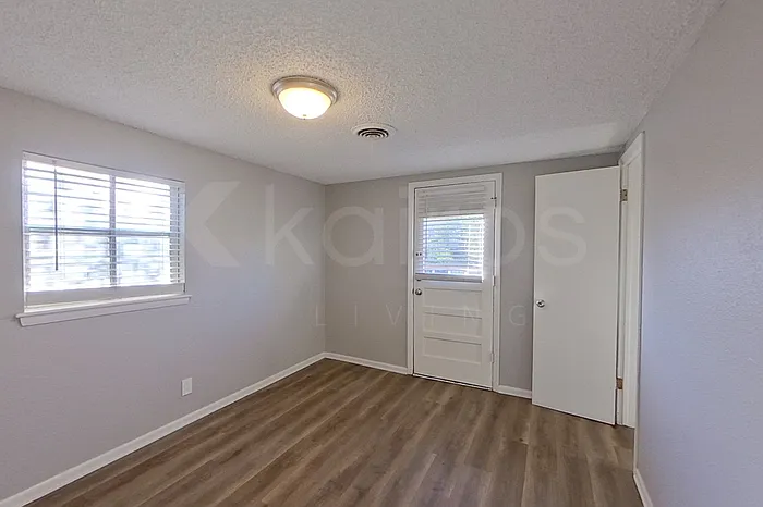 208 4th Ave — Photo 10